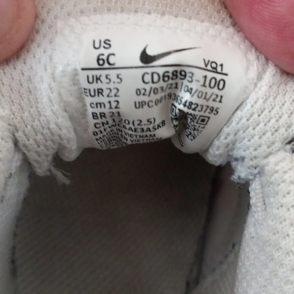 Nike Air Max Child size 6 slip on sneakers